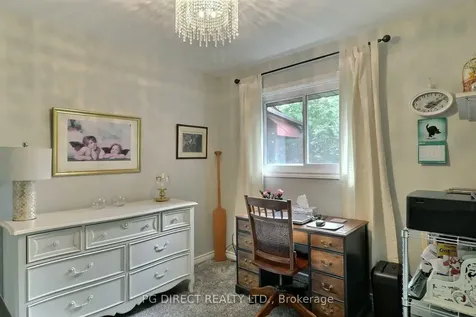 19 Manor Drive Brockville ON K6V 3E5