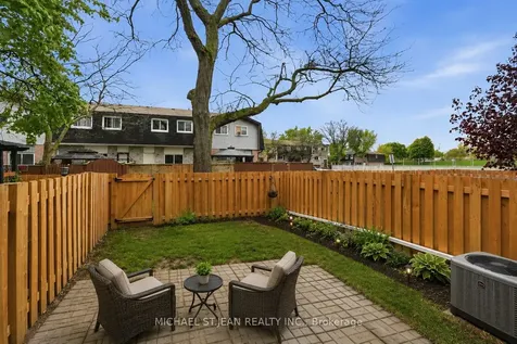 185 Denistoun Street Welland ON L3C 6J6