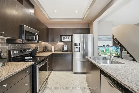 131 Bankfield Crescent Hamilton ON L8J 0B9