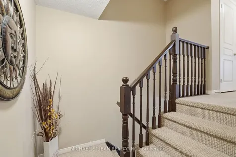 131 Bankfield Crescent Hamilton ON L8J 0B9