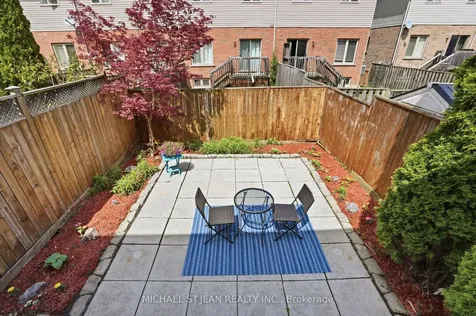 131 Bankfield Crescent Hamilton ON L8J 0B9