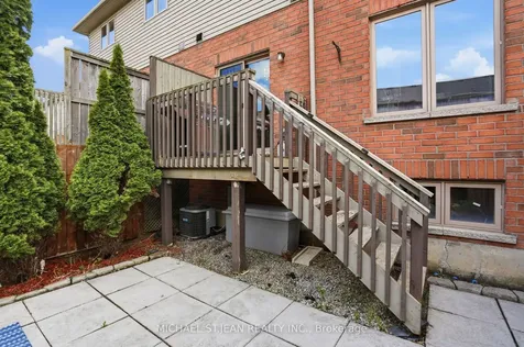 131 Bankfield Crescent Hamilton ON L8J 0B9