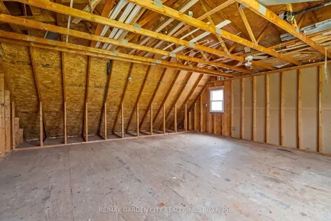 23 Northdale Drive St. Catharines ON L2M 3N8