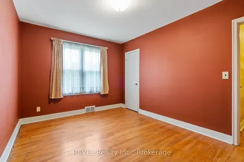 18 Nickerson Avenue St. Catharines ON L2N 3M2