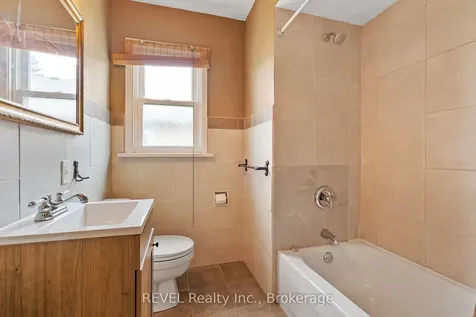 18 Nickerson Avenue St. Catharines ON L2N 3M2