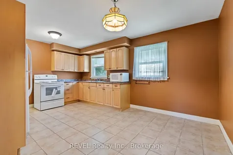18 Nickerson Avenue St. Catharines ON L2N 3M2