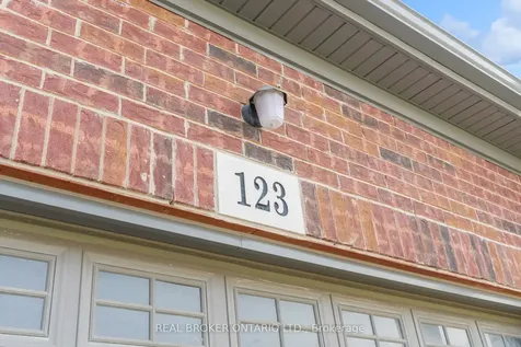 123 Sycamore Street Welland ON L3C 0H9