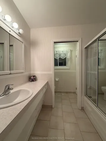 276 Greenlawn Avenue Peterborough ON K9H 5K8