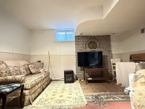 276 Greenlawn Avenue Peterborough ON K9H 5K8