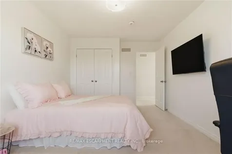 73 Medici Lane Hamilton ON L9B 0H3