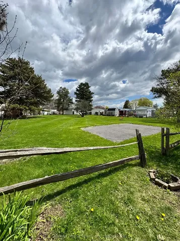 13 Wentworth Drive Kingston ON K7K 5E1