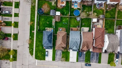 255 Highbrook Crescent W Waterloo ON N2E 3P6