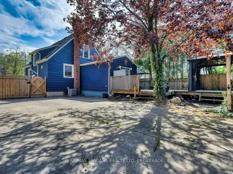 11 Winnifred Avenue St. Catharines ON L2M 5X2