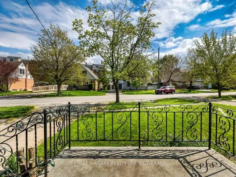 11 Winnifred Avenue St. Catharines ON L2M 5X2