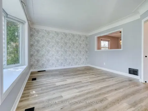 11 Winnifred Avenue St. Catharines ON L2M 5X2