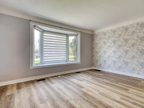 11 Winnifred Avenue St. Catharines ON L2M 5X2