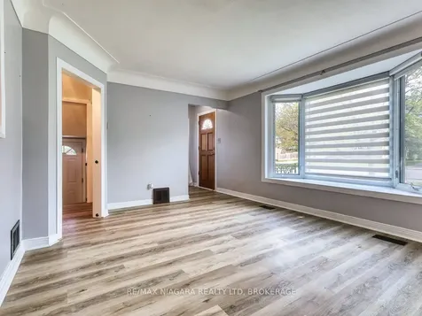 11 Winnifred Avenue St. Catharines ON L2M 5X2