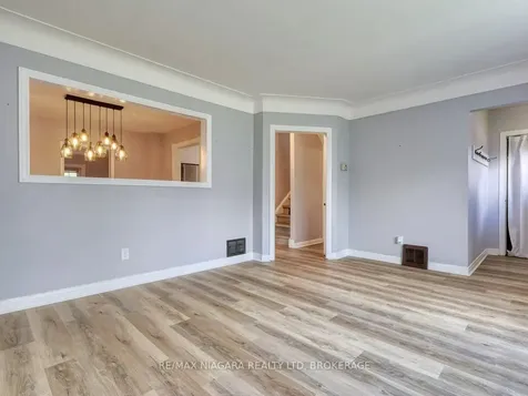 11 Winnifred Avenue St. Catharines ON L2M 5X2