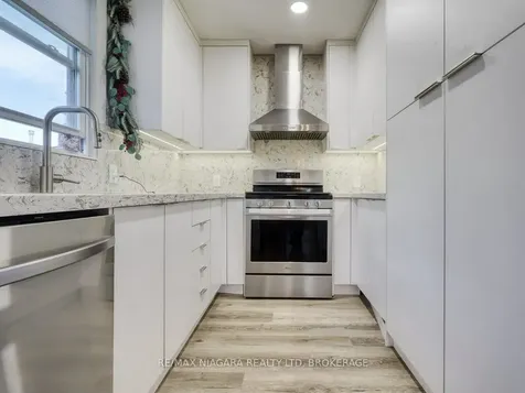 11 Winnifred Avenue St. Catharines ON L2M 5X2
