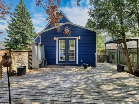 11 Winnifred Avenue St. Catharines ON L2M 5X2