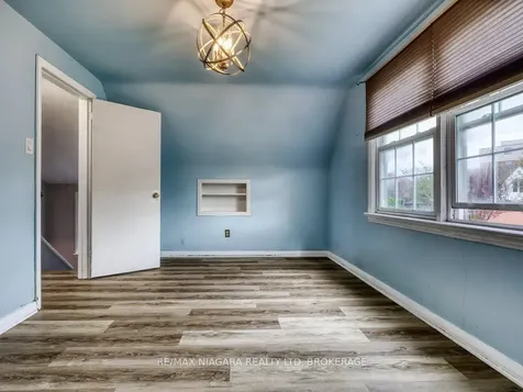 11 Winnifred Avenue St. Catharines ON L2M 5X2