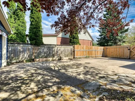 11 Winnifred Avenue St. Catharines ON L2M 5X2