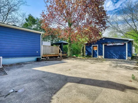 11 Winnifred Avenue St. Catharines ON L2M 5X2