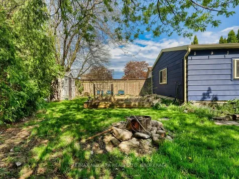 11 Winnifred Avenue St. Catharines ON L2M 5X2