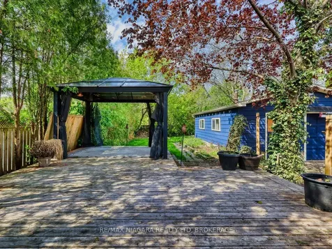 11 Winnifred Avenue St. Catharines ON L2M 5X2
