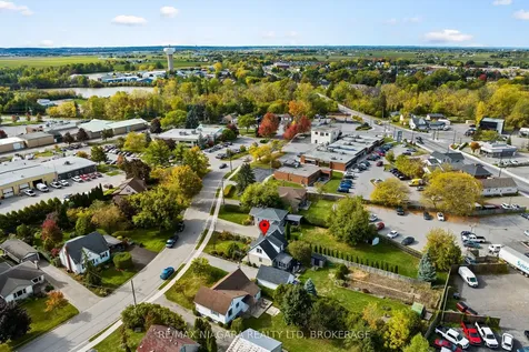 8 Lorraine Street Niagara-on-the-lake ON L0S 1J0