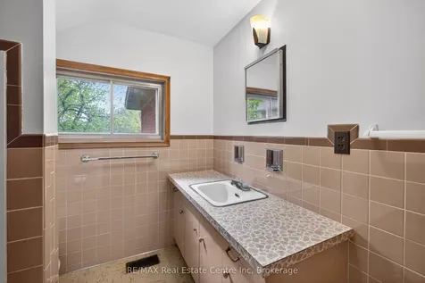 123 Elizabeth Street Guelph ON N1E 2X4