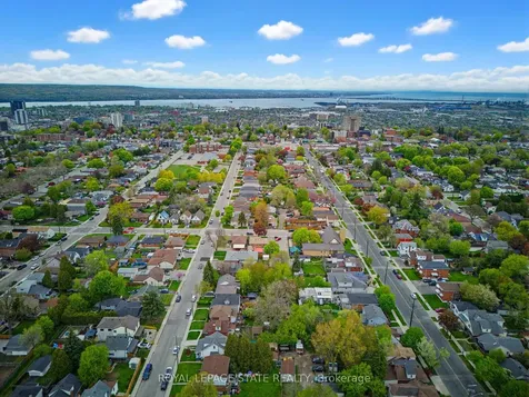 198 East 19th Street Hamilton ON L9A 4S5