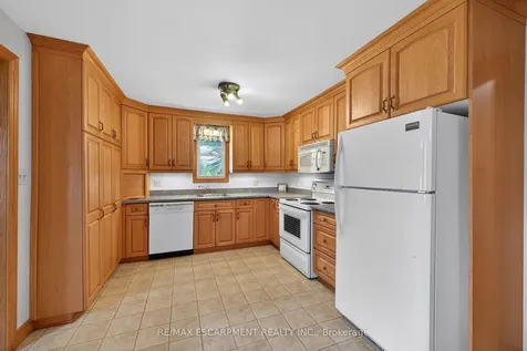 81 Fishcarrier Street N Haldimand ON N0A 1E0
