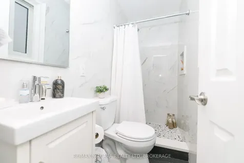 7013 Glengowan Crescent Niagara Falls ON L2J 3R7