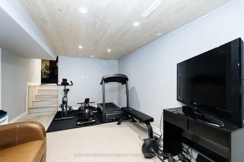 7013 Glengowan Crescent Niagara Falls ON L2J 3R7