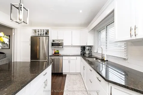 7013 Glengowan Crescent Niagara Falls ON L2J 3R7
