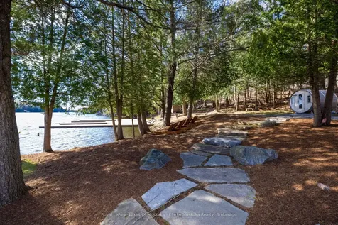 1098 Hemlock Point Road Muskoka Lakes ON P0B 1J0