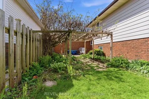 7419 Green Boughs Road Niagara Falls ON L2J 3Y8