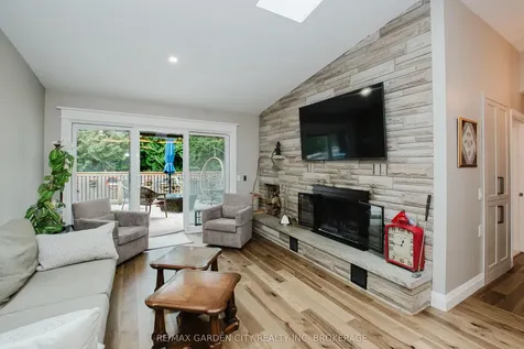 2 Valleyview Court Pelham ON L0S 1E0