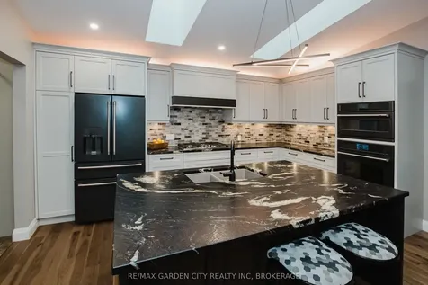 2 Valleyview Court Pelham ON L0S 1E0