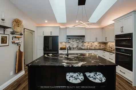 2 Valleyview Court Pelham ON L0S 1E0