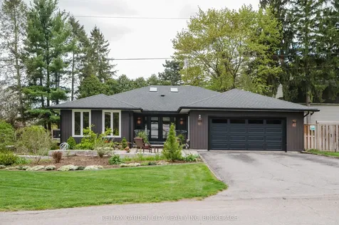 2 Valleyview Court Pelham ON L0S 1E0