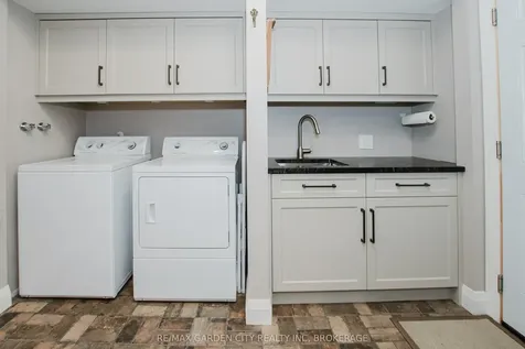2 Valleyview Court Pelham ON L0S 1E0