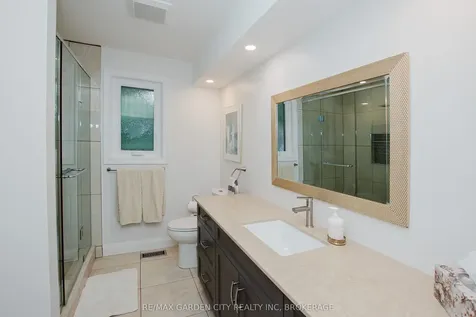 2 Valleyview Court Pelham ON L0S 1E0