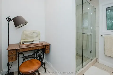 2 Valleyview Court Pelham ON L0S 1E0