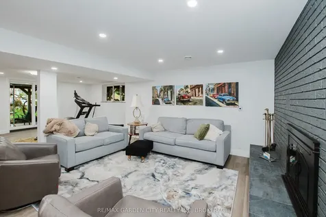 2 Valleyview Court Pelham ON L0S 1E0