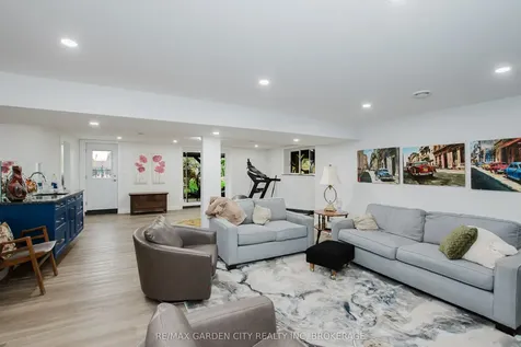 2 Valleyview Court Pelham ON L0S 1E0
