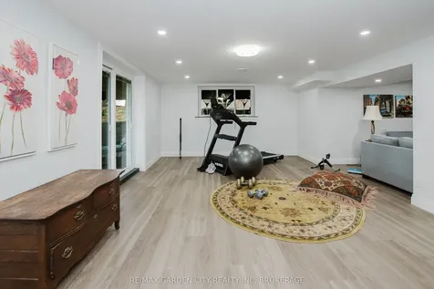 2 Valleyview Court Pelham ON L0S 1E0