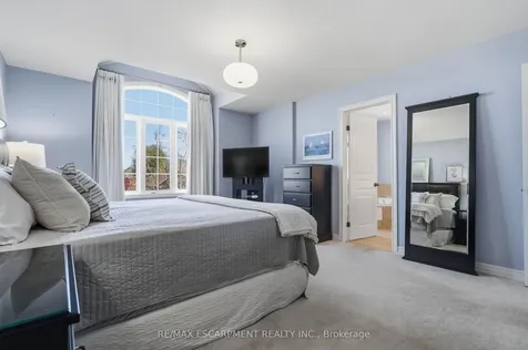 96 Newcombe Road Hamilton ON L9H 0A6