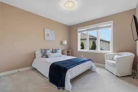 96 Newcombe Road Hamilton ON L9H 0A6